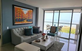Hermoso apartamento de 2 dormitorios frente a la playa con vista al mar